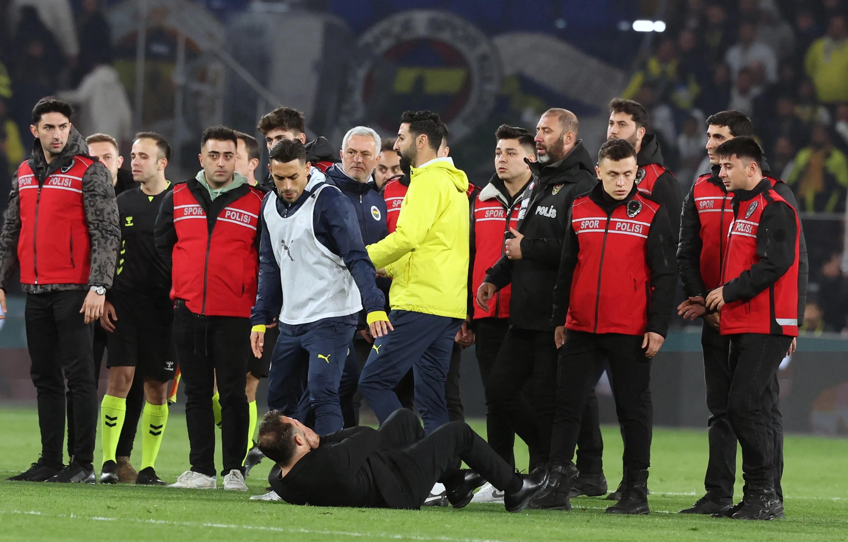 开云体育-包含萨拉赫与60激战瑞士队分钟，比赛规则变更胜负难料！，穆雷焦点对战引发球迷热议的词条